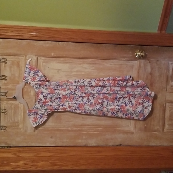 Flower dress short in front, long in back - Picture 2 of 3